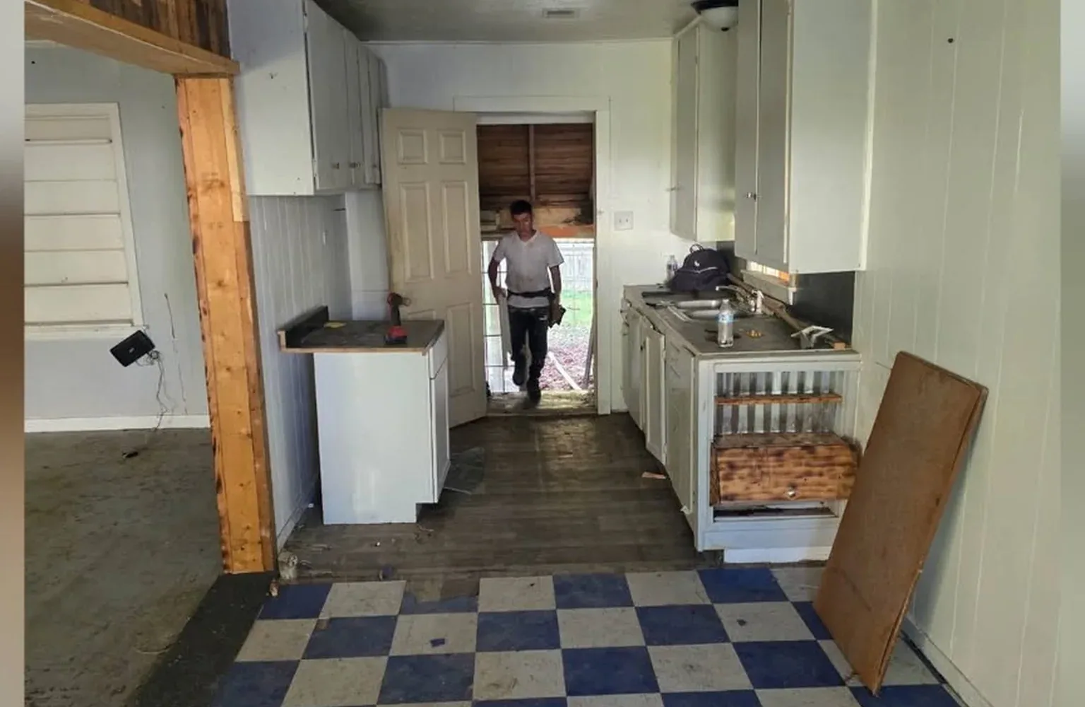 Entryway Transformation before remodeling