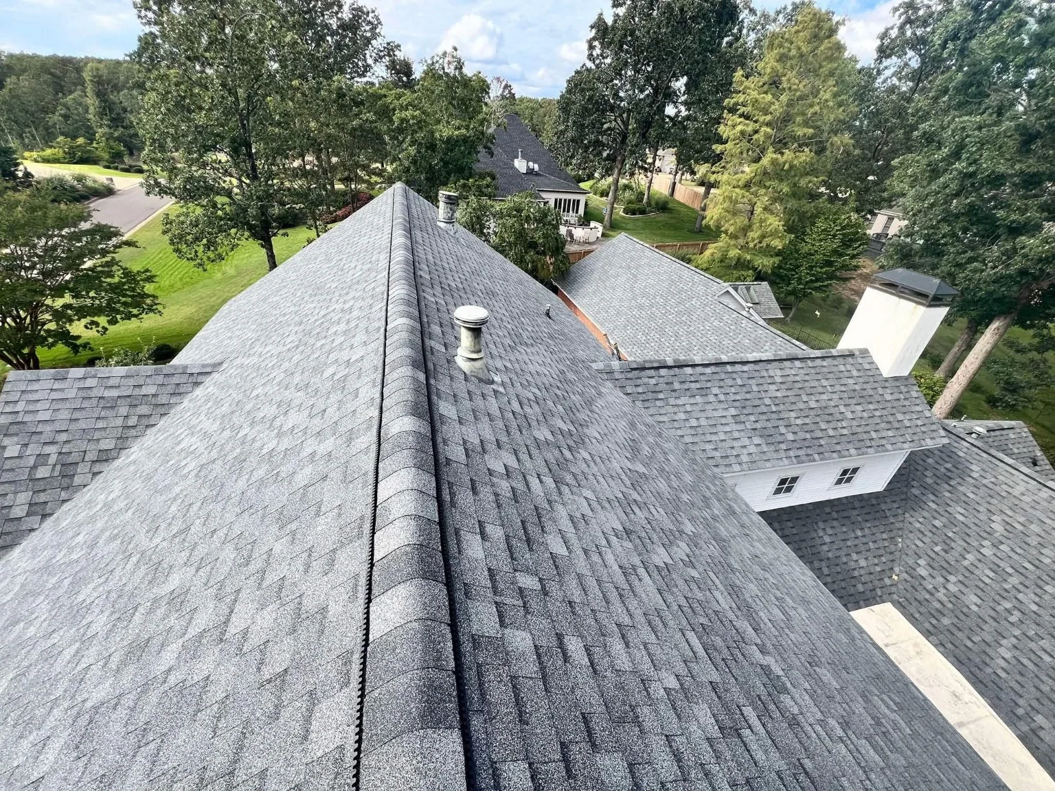 Detailed shingle roof system